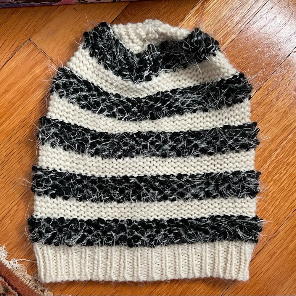 Anthropologie fuzzy hat. - Picture 4 of 4